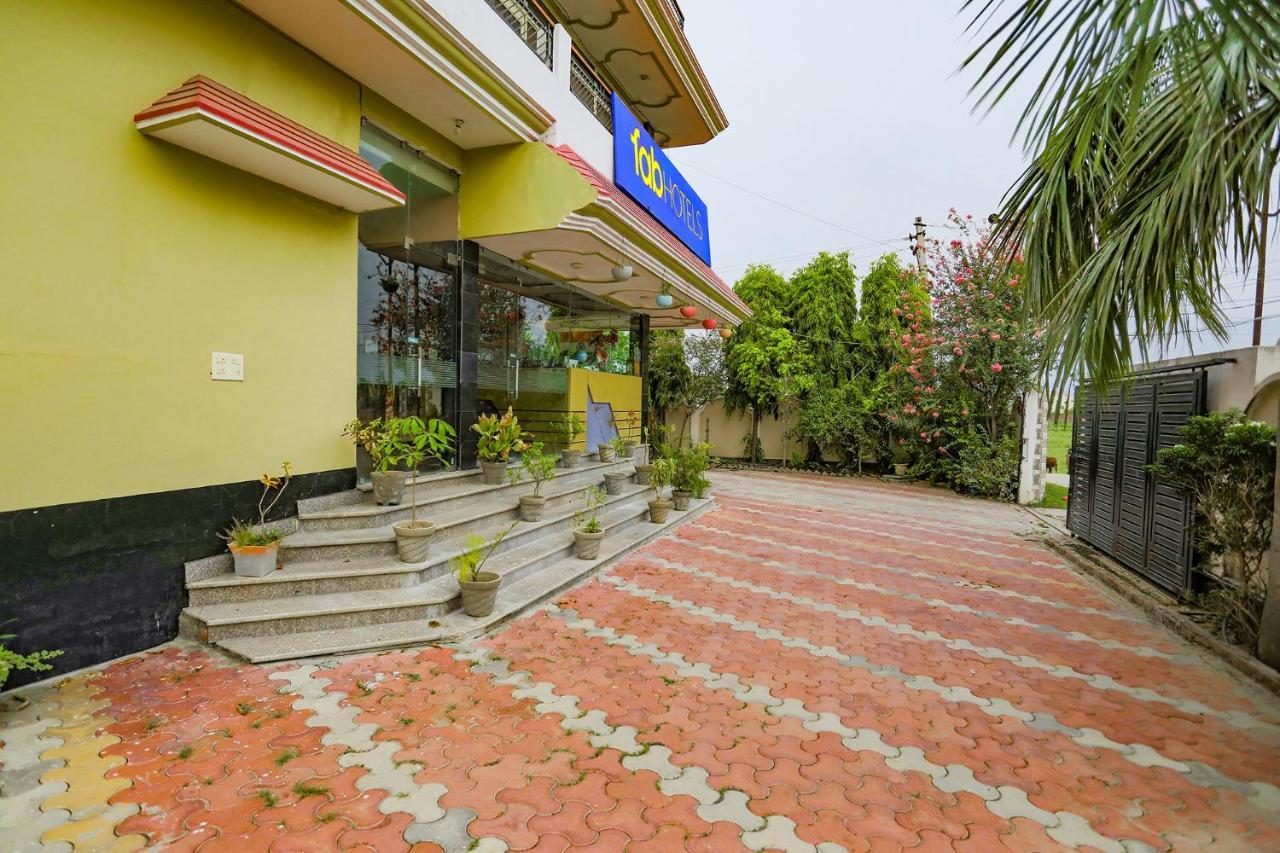 Fabhotel Kriti Green Varanasi Exterior photo